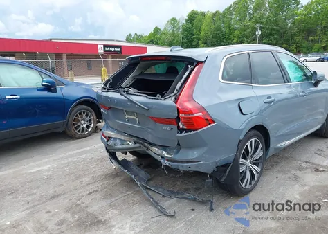 2022 Volvo Xc60 B6 Inscription z USA, uszkodzony, nr VIN YV4062RL6N1954497